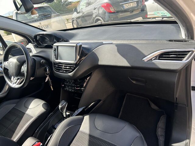 PEUGEOT 2008 ALLURE 1.2 E-THP AUTO SPANISH LHD IN SPAIN 58000 MILES 1 OWNER 2019